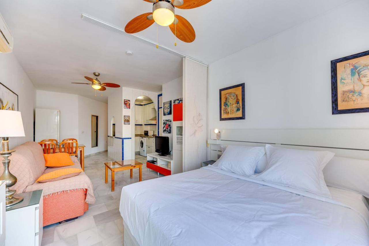Homeforguest Bright Studio In La Carihuela Near The Beach Torremolinos Exterior photo