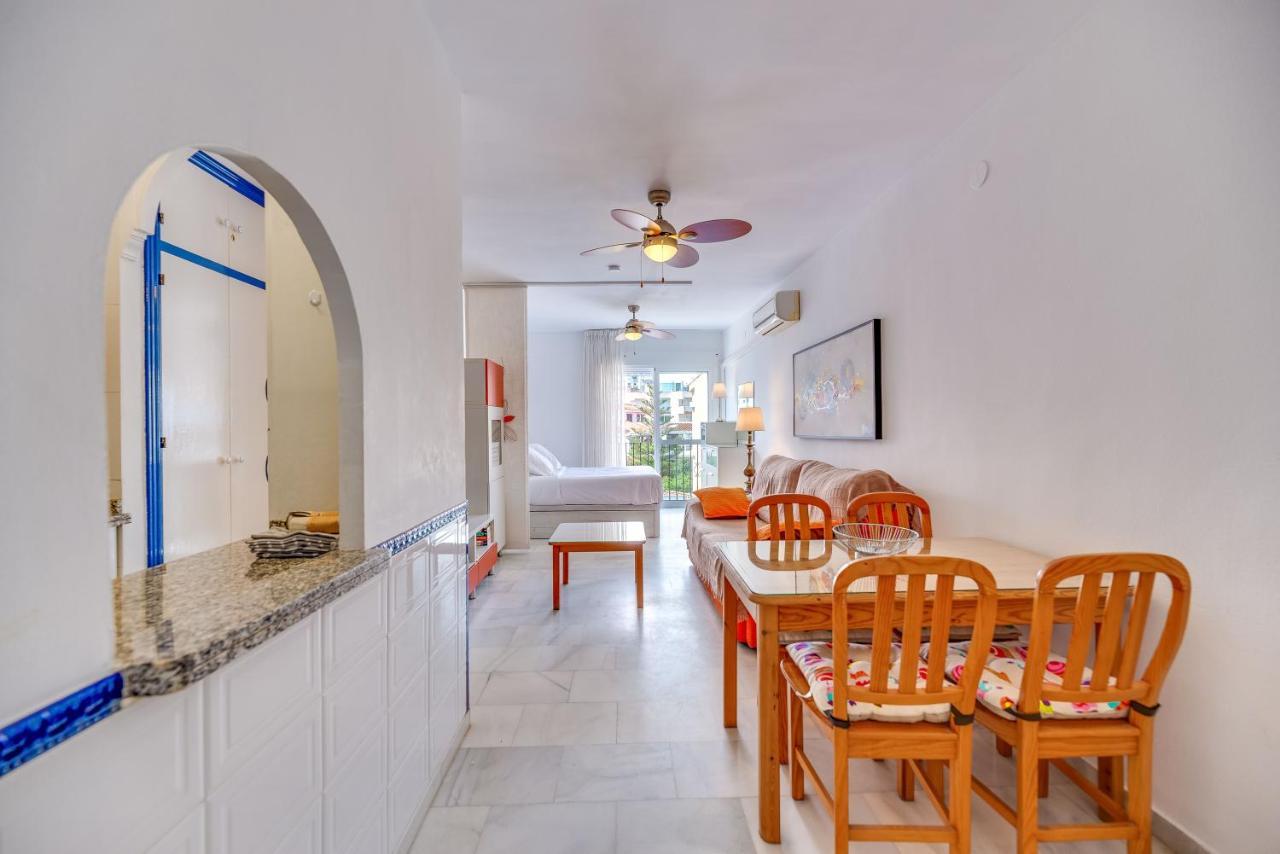 Homeforguest Bright Studio In La Carihuela Near The Beach Torremolinos Exterior photo