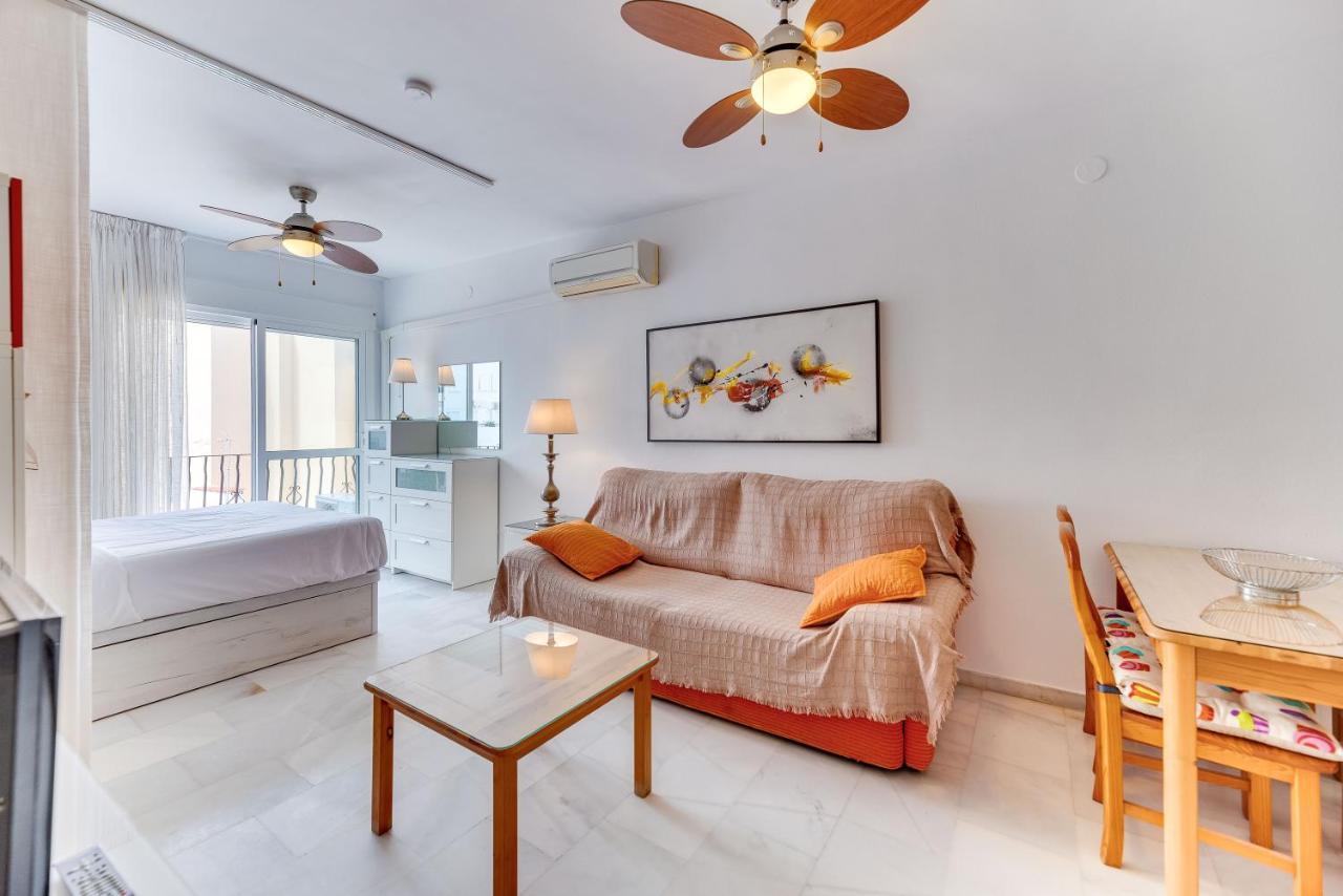 Homeforguest Bright Studio In La Carihuela Near The Beach Torremolinos Exterior photo