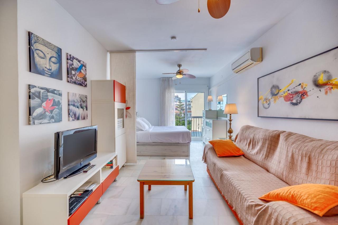 Homeforguest Bright Studio In La Carihuela Near The Beach Torremolinos Exterior photo